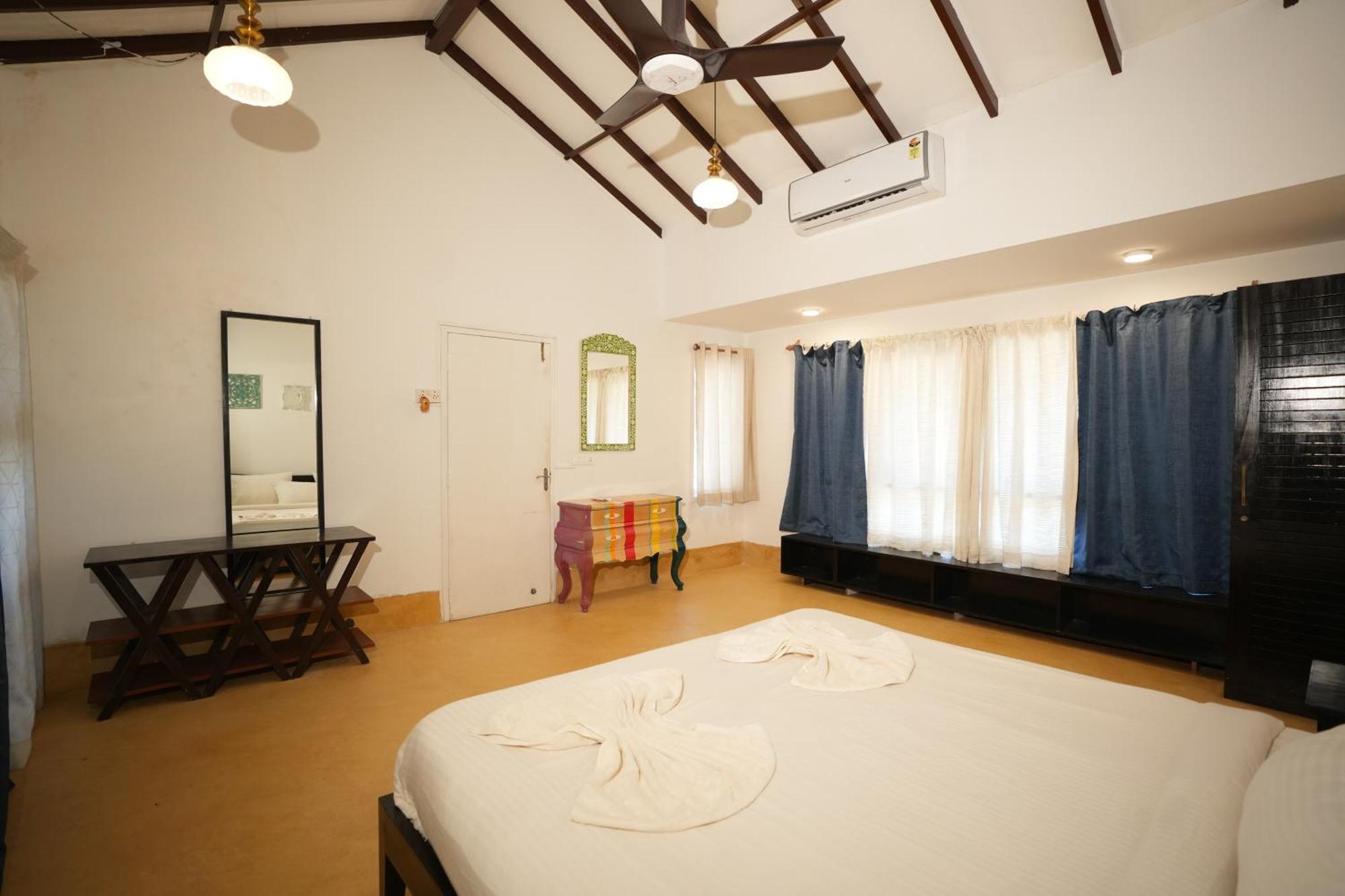 Villa M - Solitude 2 Candolim Goa 3Bhk, Pool Facing, Near Beach, Free Breakfast, Free Wifi And Prime Location ภายนอก รูปภาพ